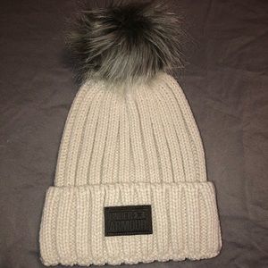 Under Armour Pom beanie